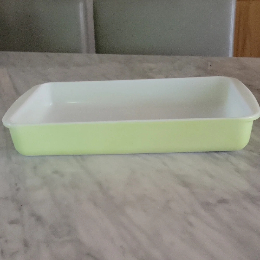 Vintage Pyrex 232 Lime Green 2 Quart Casserole Baking Dish